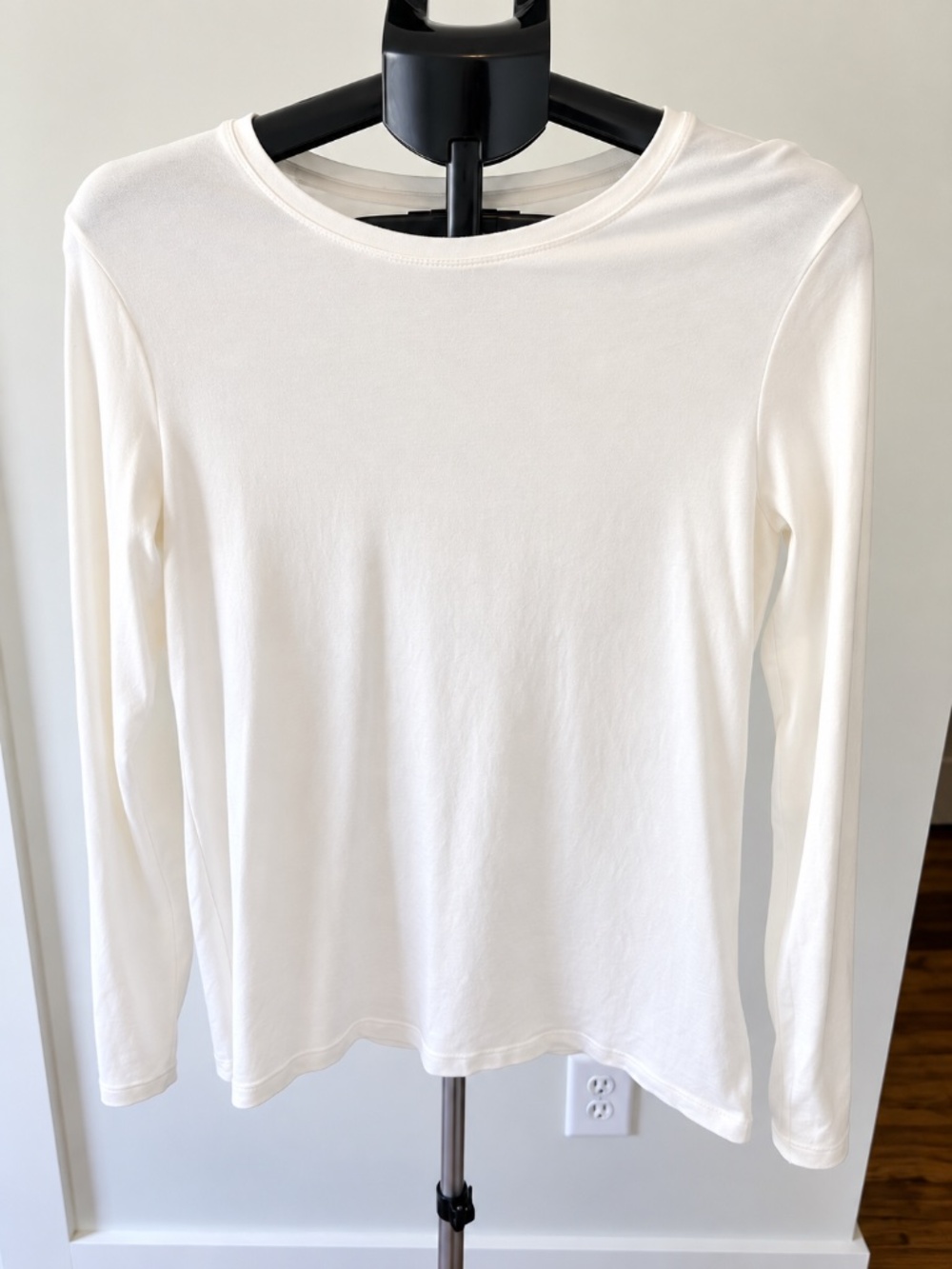Apt. 9 White Long Sleeve Crewneck Top Classic Layering Shirt